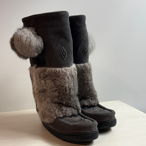 Manitobah Mukluks Gray and Fur Winter Boots - Picture 2 of 12
